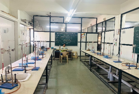 G:\SQAAF 2025\New folder\MOGAL MADAM\मानांकन २.१.4\Chemistry Lab.jpeg